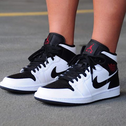 Giày Nike Wmns Air Jordan 1 Mid 'White Black' BQ6472-101 - Ảnh 2