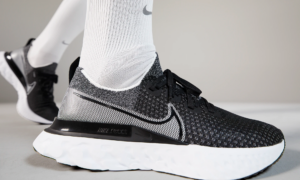 Alternative view of Giày Nike React Infinity Run Flyknit 'Black White' CD4371-012