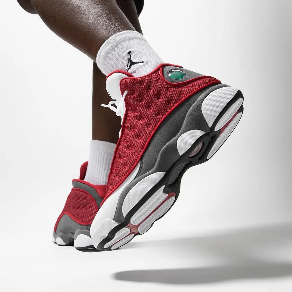 Alternative view of Giày Nike Air Jordan 13 Retro GS 'Red Flint' 884129-600