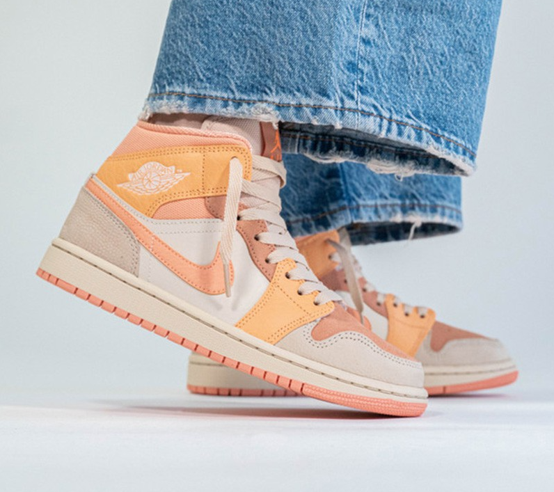 Giày Nike Wmns Air Jordan 1 Mid 'Apricot' DH4270-800 - Ảnh 3