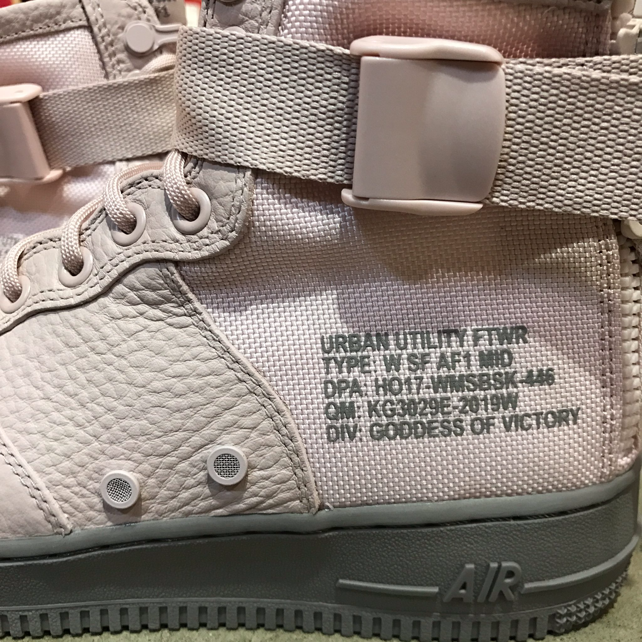 Giày Nike Wmns SF Air Force 1 Mid 'Siltstone Red' AA3966-600 - Ảnh 4