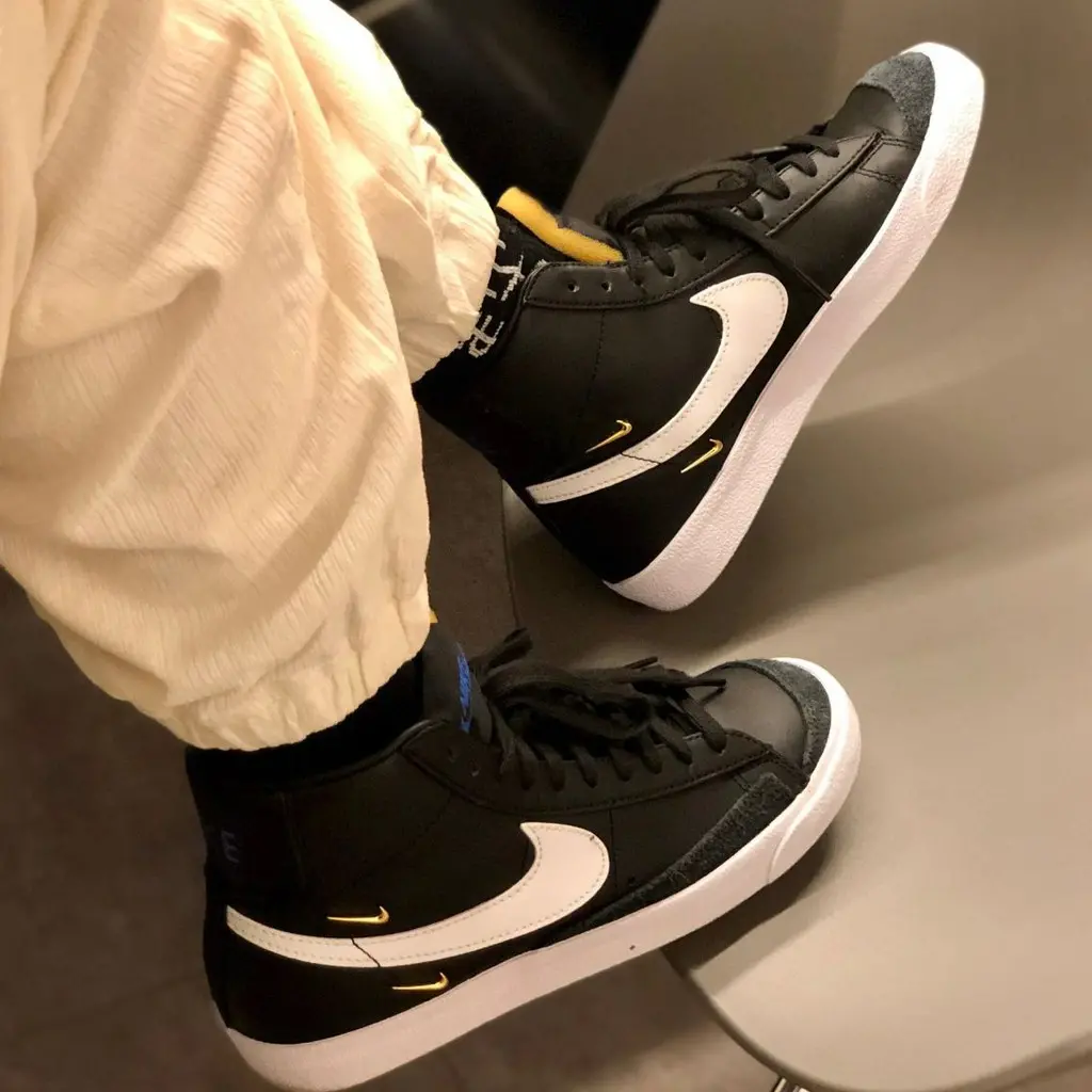 Alternative view of Giày Nike Wmns Blazer Mid '77 SE 'Sisterhood Metallic Gold' CZ4627-001
