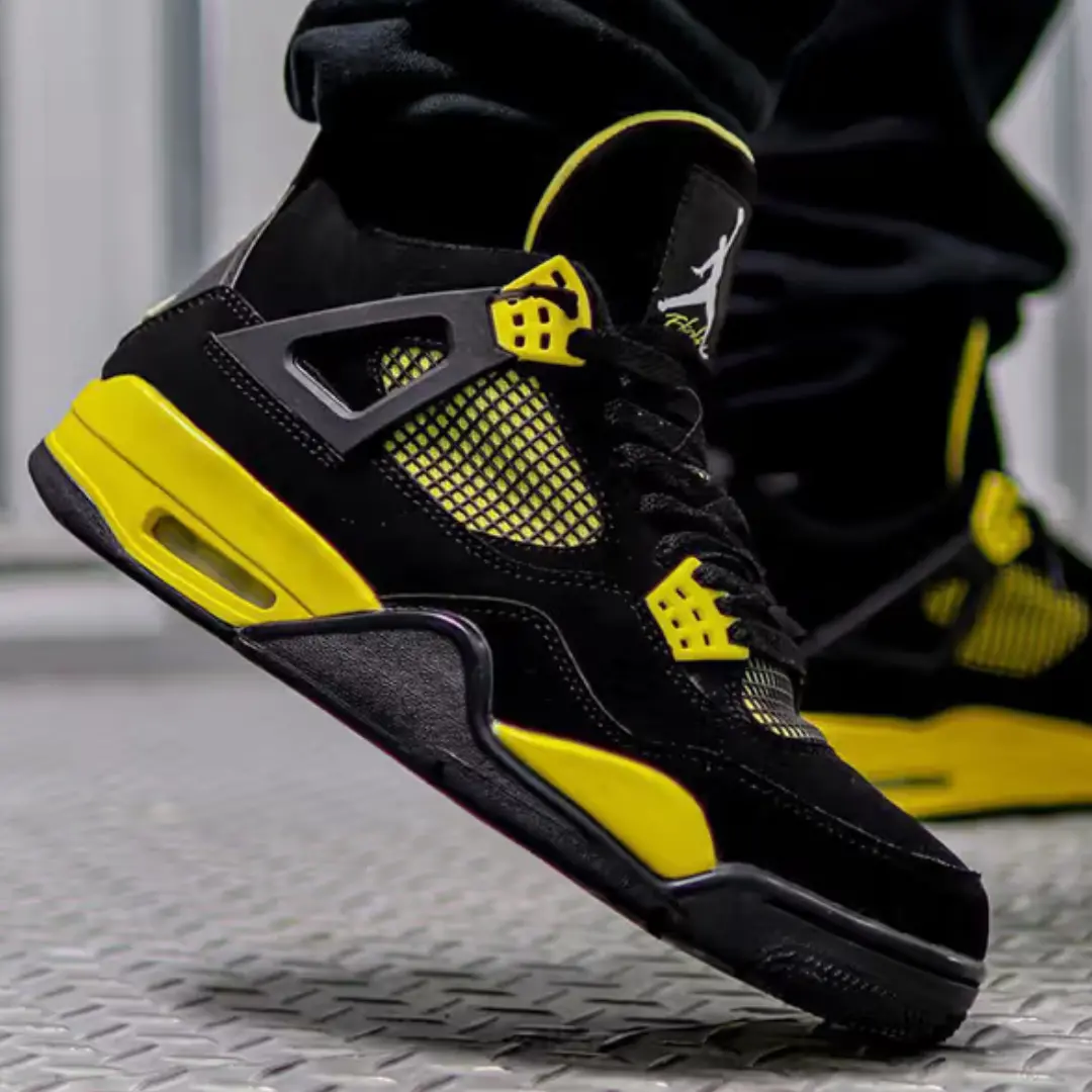 Giay Nike Air Jordan 4 Retro 2023 'Thunder' DH6927-017