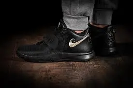 Alternative view of Giày Nike Kyrie Flytrap 3 'Black Metallic Gold' BQ3060-008