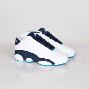 Alternative view of Giày Nike Air Jordan 13 Retro Low GS 'Hornets' 310811-107