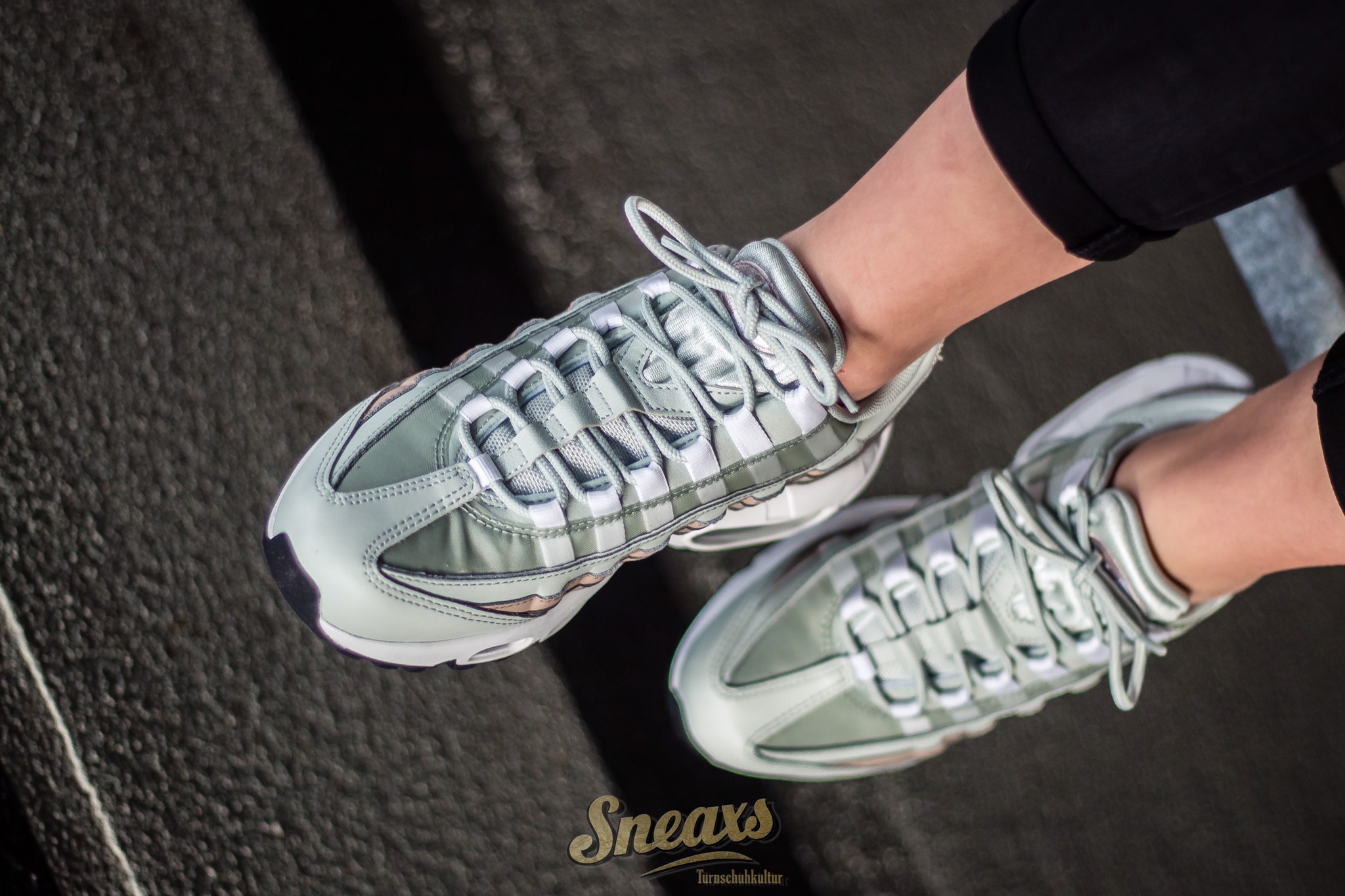 Giày Nike Air Max 95 'Moon Particle' 307960-018 - Ảnh 4