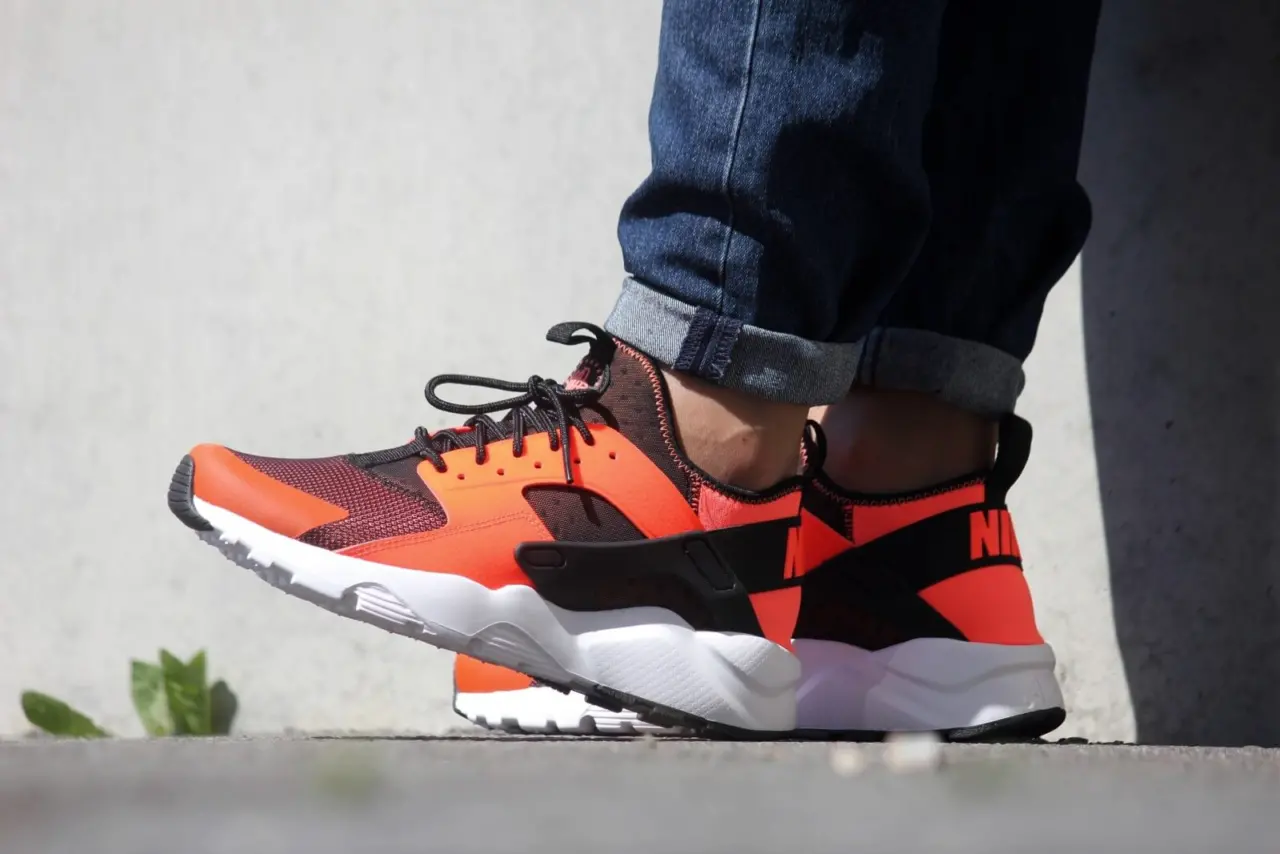 Alternative view of Giày Nike Air Huarache 'Hot Curry' DO6694-800