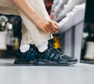 Giay Adidas NMD R1 V3 'Black Blue' HQ6637