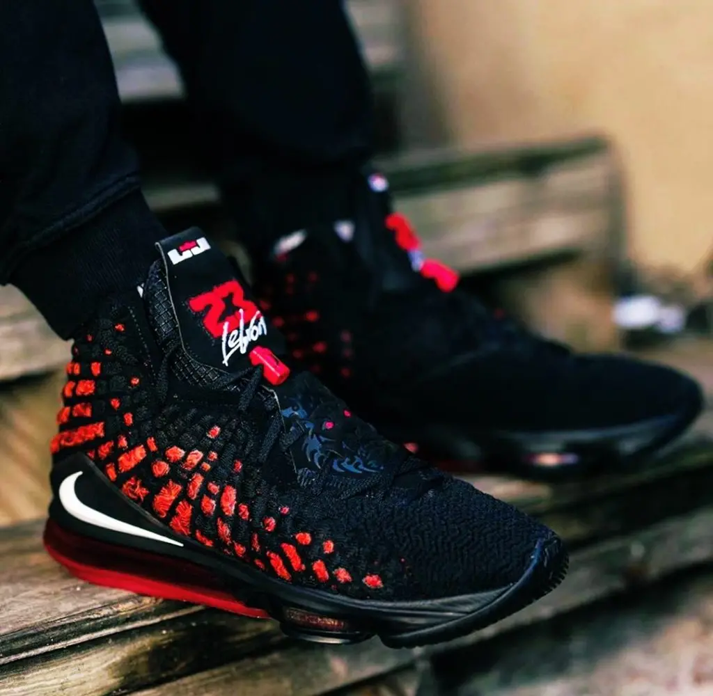 Alternative view of Giày Nike LeBron 17 GS 'Infrared VI' BQ5594-006