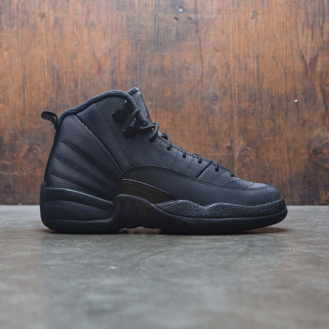 Giày Nike Air Jordan 12 Retro Winterized GS 'Triple Black' BQ6852-001 - Ảnh 2