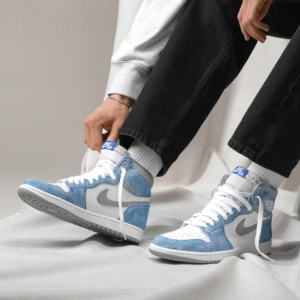 Alternative view of Giày Nike Air Jordan 1 Retro High OG 'Hyper Royal' 555088-402
