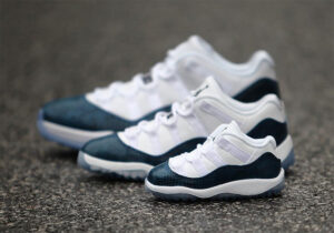 Alternative view of Giày Nike Air Jordan 11 Retro Low GS 'Navy Snakeskin' 2019 CD6847-102