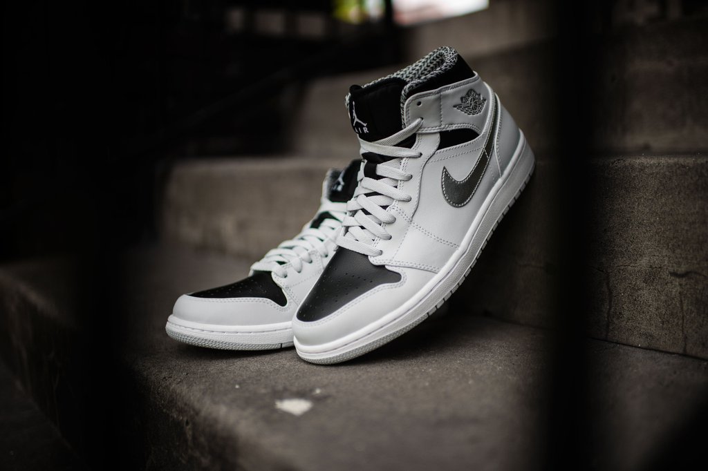 Giày Nike Air Jordan 1 Mid 'Wolf Grey Pure Platinum' 554724-032 - Ảnh 6