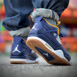 Alternative view of Giày Nike Air Jordan 4 Retro 'Dunk From Above' 308497-425
