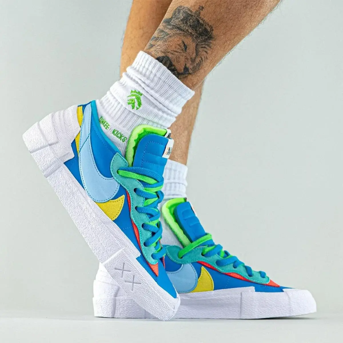 Alternative view of Giày Nike KAWS x sacai x Blazer Low 'Neptune Blue' DM7901-400