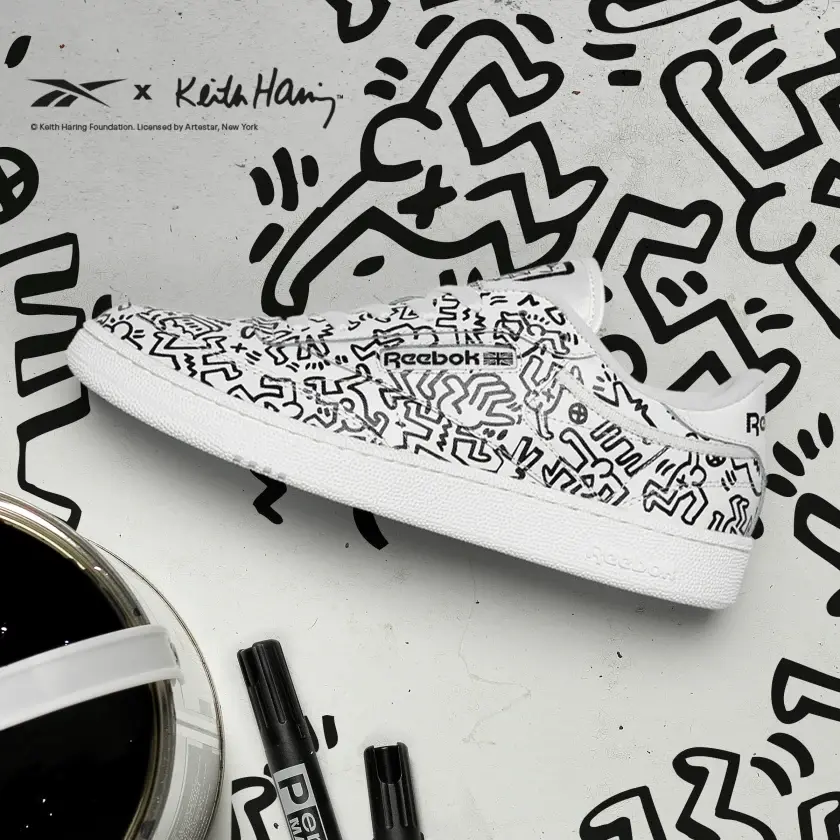 Alternative view of Giày Reebok Keith Haring x Club C 'Dancing Figures Allover Print' GZ1458