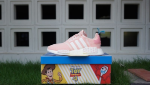 Alternative view of Giày Adidas Toy Story 4 x NMD R1 Kids 'Bo Peep'  EG7316