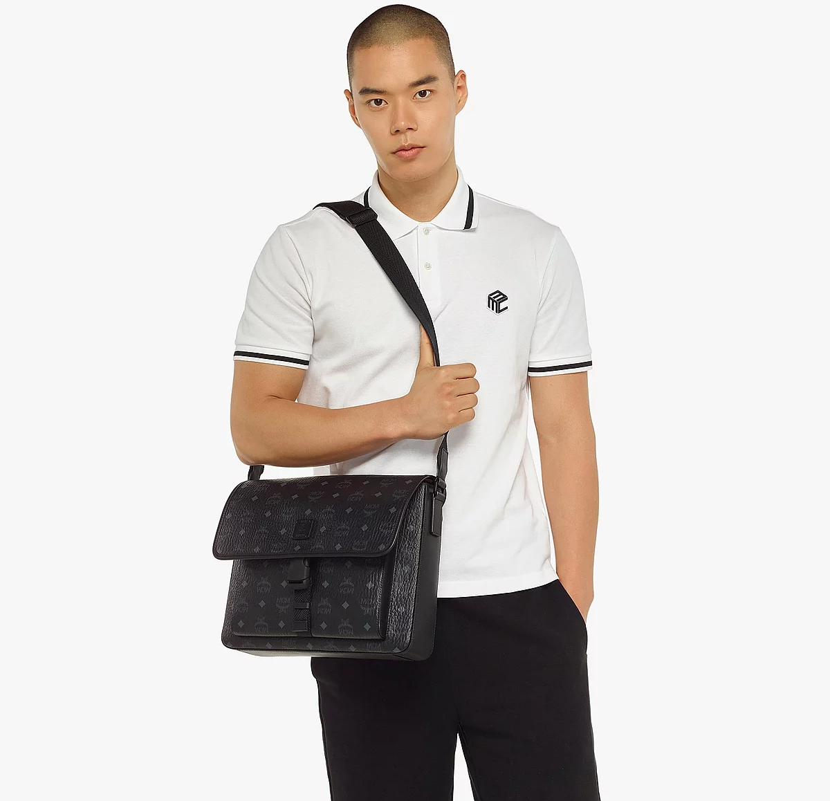 Túi MCM Klassik Messenger in Visetos 'Black' MMMCAKK02BK001 - Ảnh 2