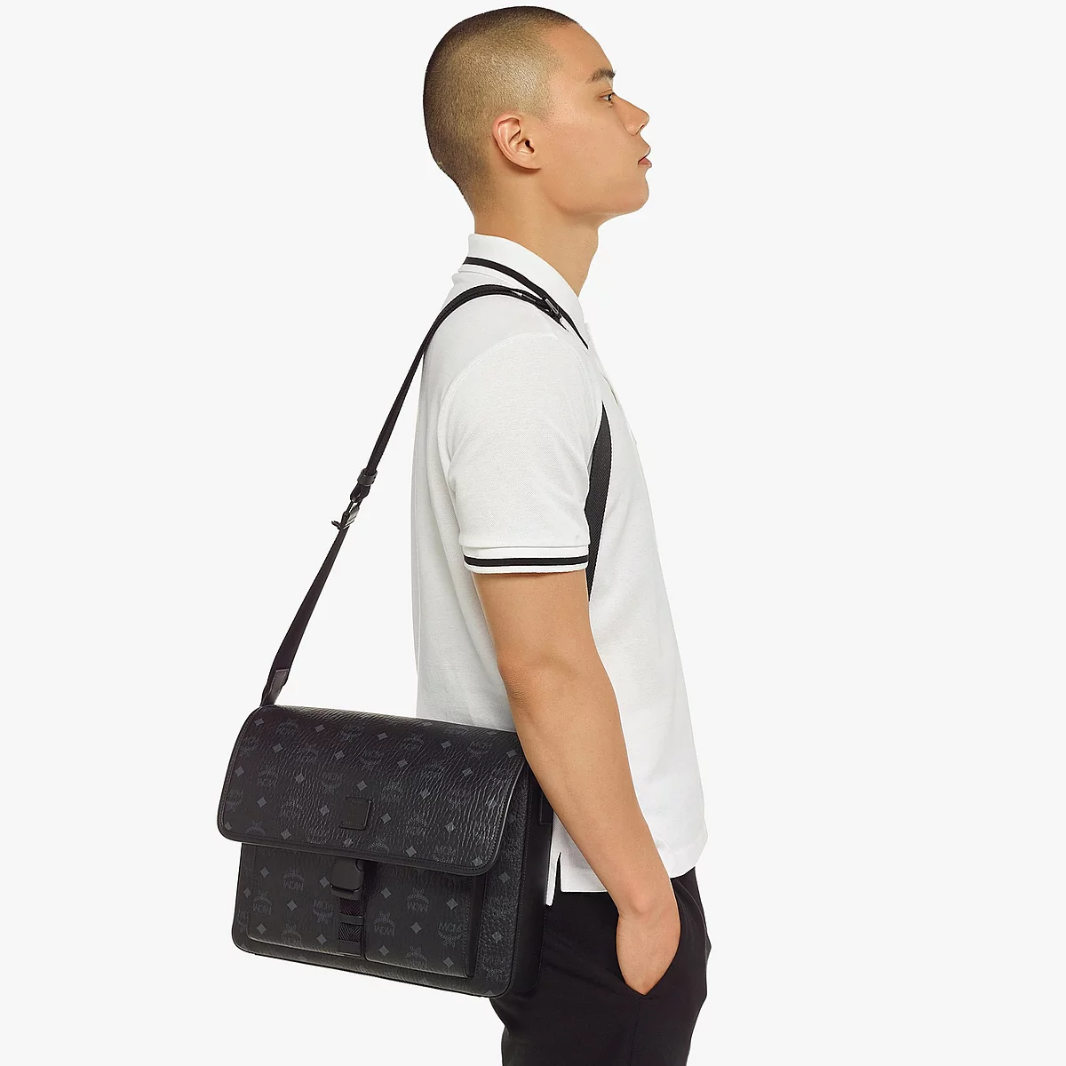 Túi MCM Klassik Messenger in Visetos 'Black' MMMCAKK02BK001 - Ảnh 3