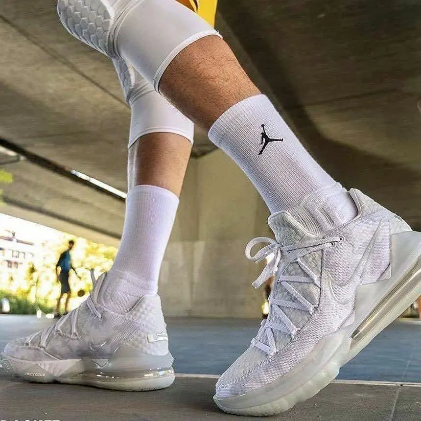 Alternative view of Giày Nike LeBron 17 Low 'White Camo' CD5007-103