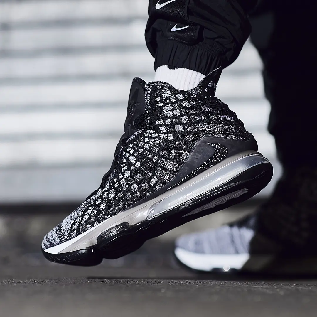 Alternative view of Giày Nike LeBron 17 'In The Arena' BQ3177-002