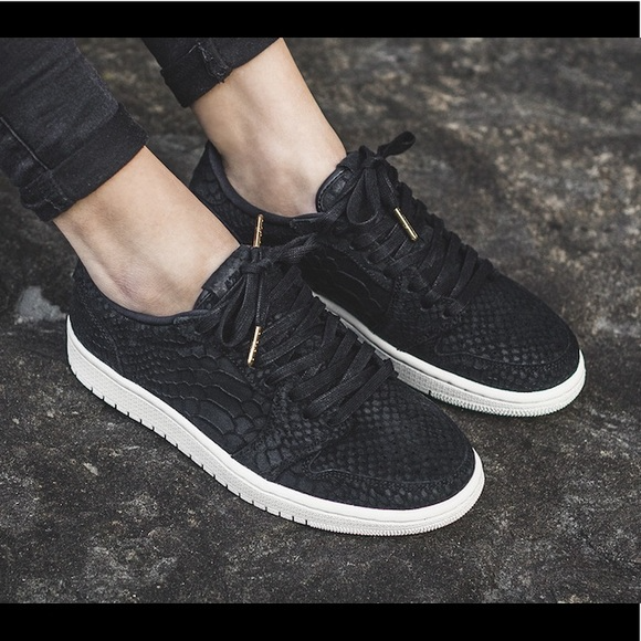 Giày Nike Wmns Air Jordan 1 Retro Low 'Black Python' AJ6004-010 - Ảnh 2