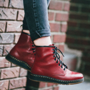Alternative view of Giày Dr. Martens 1460 Newton Leather Lite Boot 'Cherry Red' 21856600