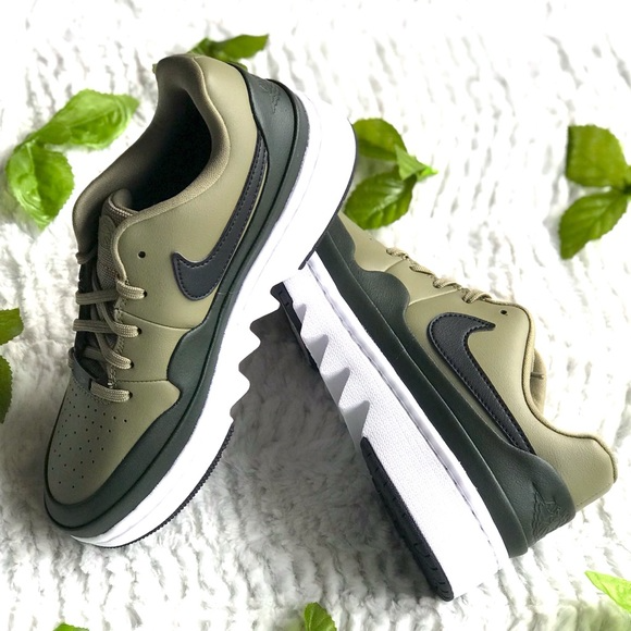 Giày Nike Wmns Air Jordan 1 Jester XX Low 'Trooper' CI7815-201 - Ảnh 2