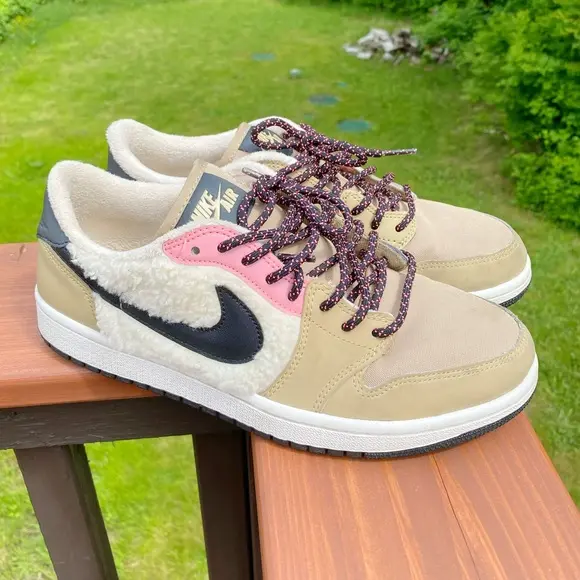 Alternative view of Giày Nike Wmns Air Jordan 1 Retro Low Fleece 'Parachute Beige' AQ0828-200