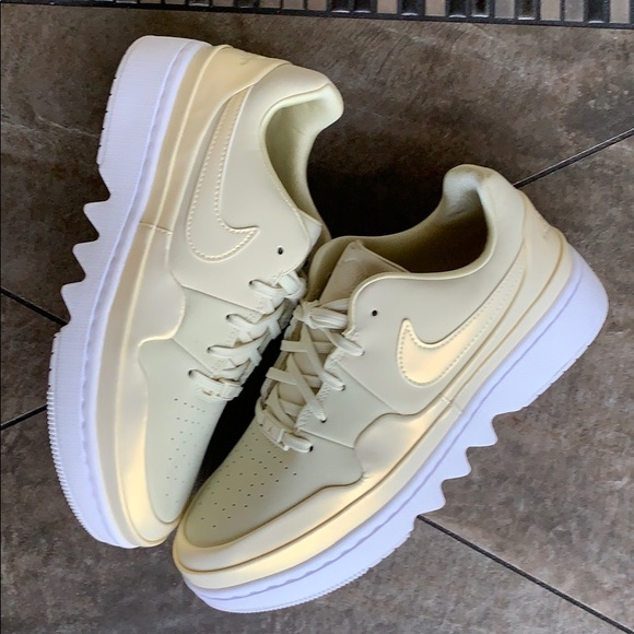 Giày Nike Wmns Air Jordan 1 Jester XX Low Laced 'Fossil' CI7815-200 - Ảnh 3