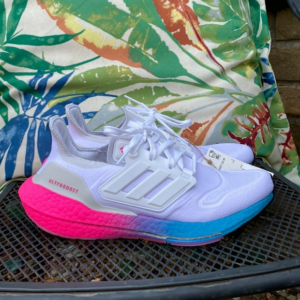 Giay Adidas Wmns UltraBoost 22 'White Gradient' GV8830