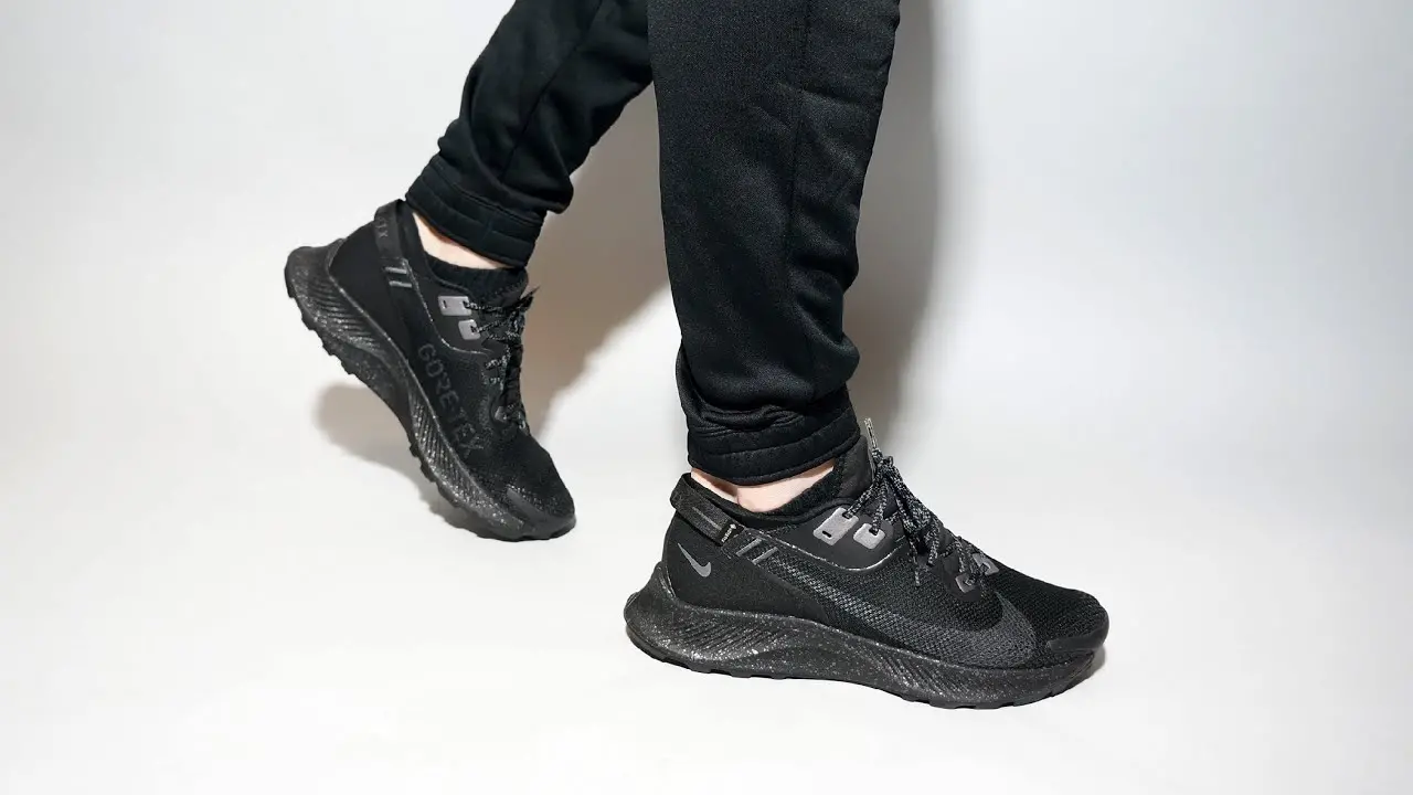Alternative view of Giày Nike Pegasus Trail 2 GTX 'Black Metallic Dark Grey' CU2016-001