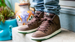 Alternative view of Giày Nike Dunk High SB 'Baroque Brown' CV1624-200