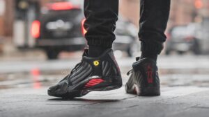 Alternative view of Giày Nike Air Jordan 14 Retro 'Last Shot' 2011 311832-010