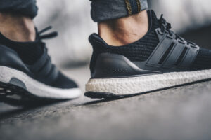 Alternative view of Giày Adidas Ultra Boost 4.0 'Core Black' BB6166