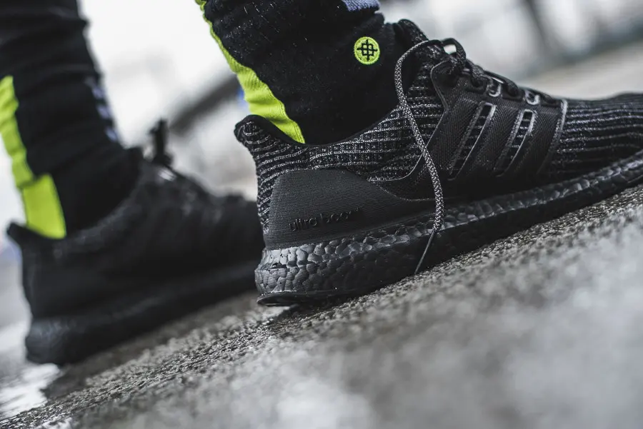 Alternative view of Giày Adidas UltraBoost 4.0 'Triple Black' F36641