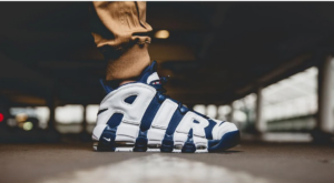 Alternative view of Giày Nike Air More Uptempo 2020 'Olympic' 414962-104