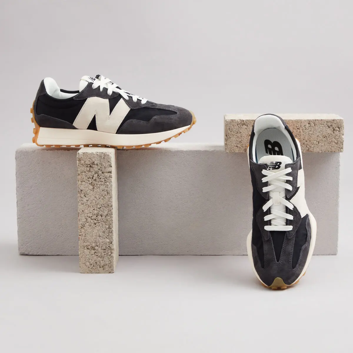 Alternative view of Giày New Balance 327 'Black Phantom' MS327KB1