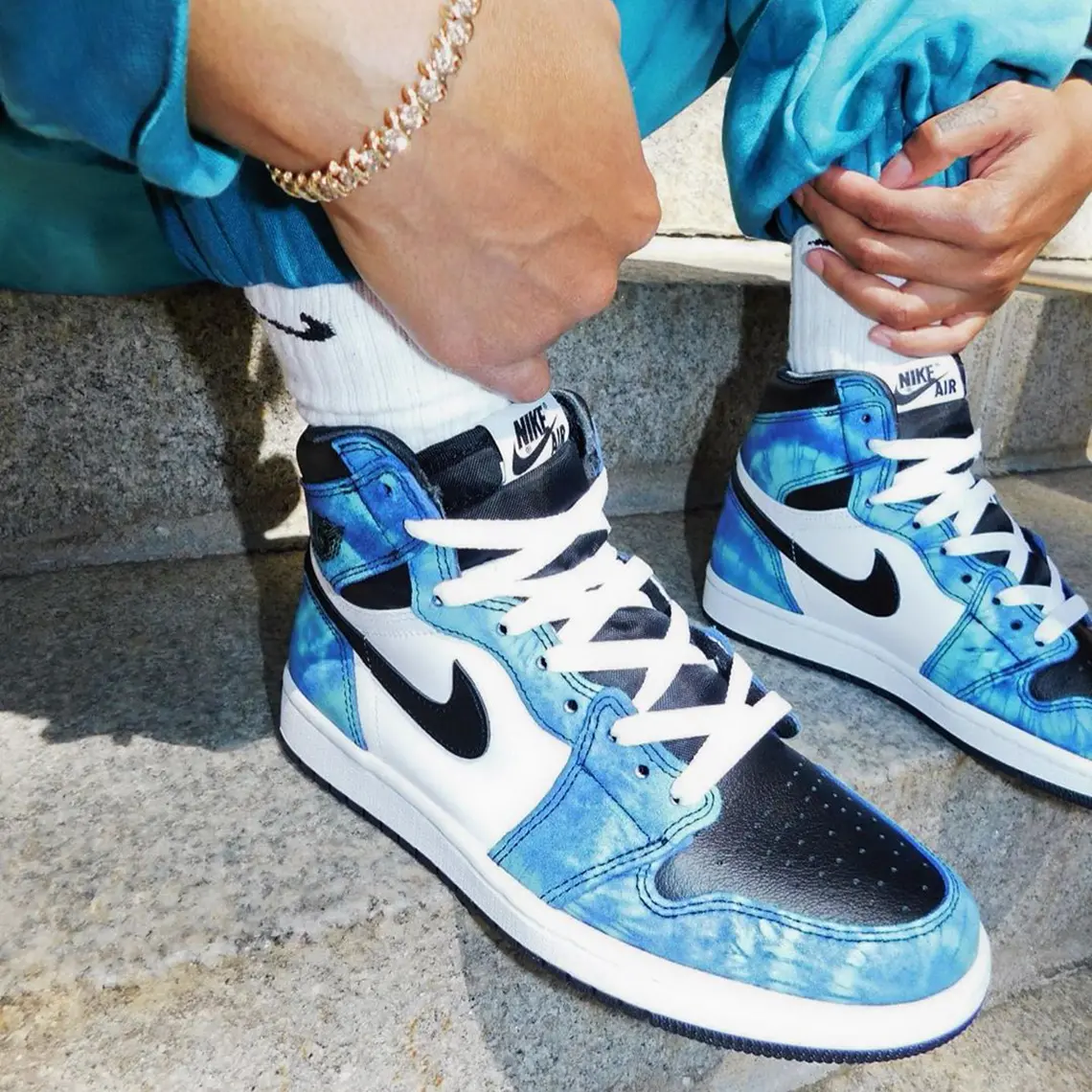 Alternative view of Giày Nike Air Jordan 1 Retro High 'Tie Dye' CD0461-100