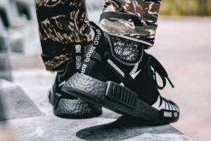 Alternative view of Giày Adidas NMD R1 'Neighborhood' DA8835