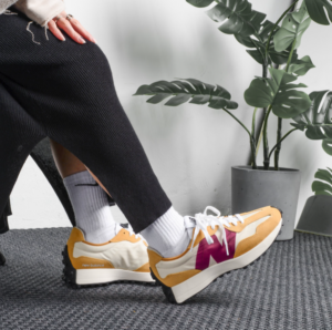 Alternative view of Giày New Balance 327 'Moonbeam Ghost Pepper' MS327FA