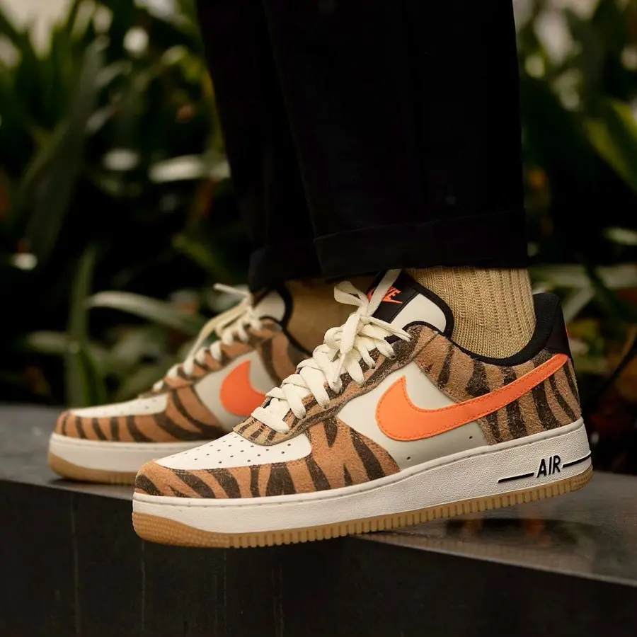 Alternative view of Giày Nike Air Force 1 Low Premium 'Daktari Stripes' DJ6192-100