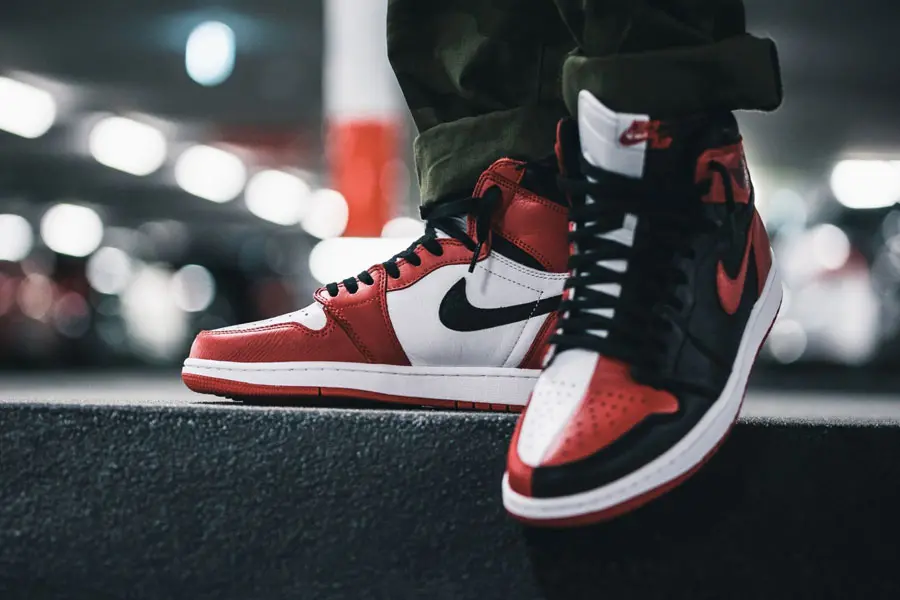 Alternative view of Giày Nike Air Jordan 1 Retro High 'Homage To Home' 861428-061