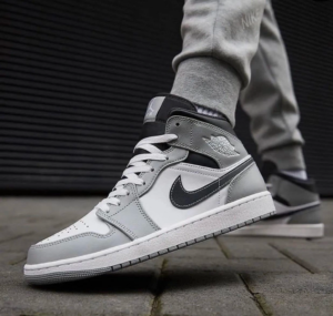 Alternative view of Giày Nike Air Jordan 1 Mid 'Light Smoke Grey' 554725-078