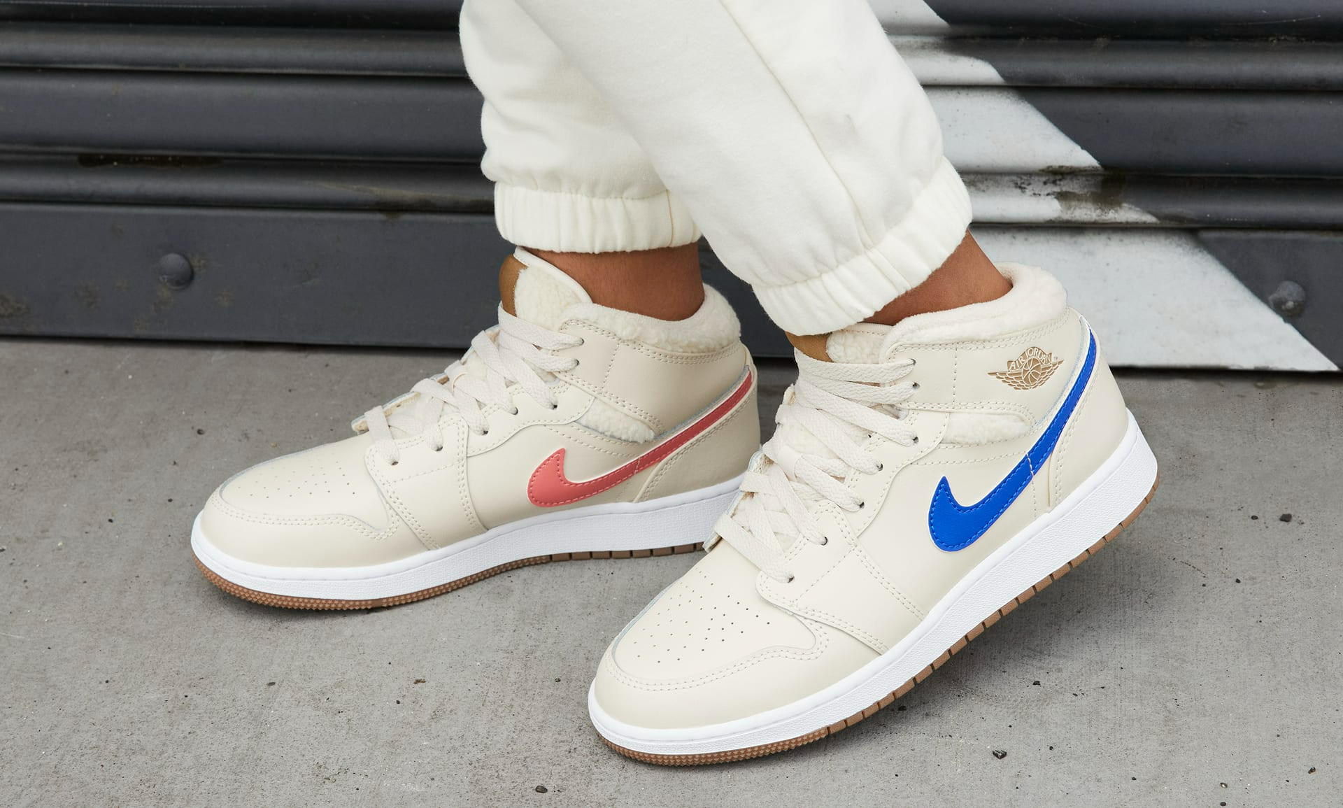 Giày Nike Air Jordan 1 Mid Utility GS 'Fleece' DO2207-264 - Ảnh 3