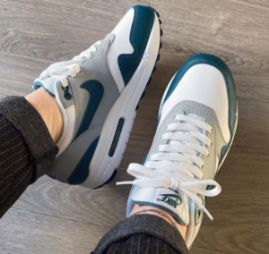 Alternative view of Giày Nike Air Max 1 LV8 'Dark Teal Green' DH4059-101