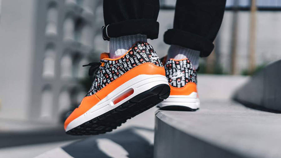 Giay Nike Air Max 1 'Just Do It Pack Black Orange' 875844-008
