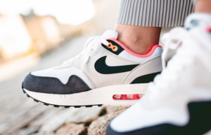 Alternative view of Giày Nike Wmns Air Max 1 'Midnight Navy Pink' 319986-116