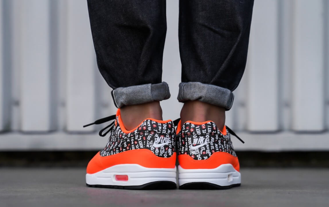 Giay Nike Air Max 1 'Just Do It Pack Black Orange' 875844-008