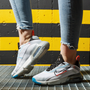 Alternative view of Giày Nike Air Max 2090 GS 'Pure Platinum' CJ4066-100